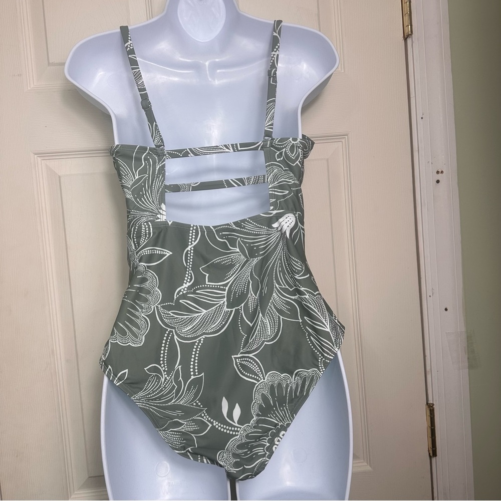 NWT‎ Cupshe 1 Piece Green/white Floral Shirred Cutout Size Medium Swimsuit - Picture 5 of 13